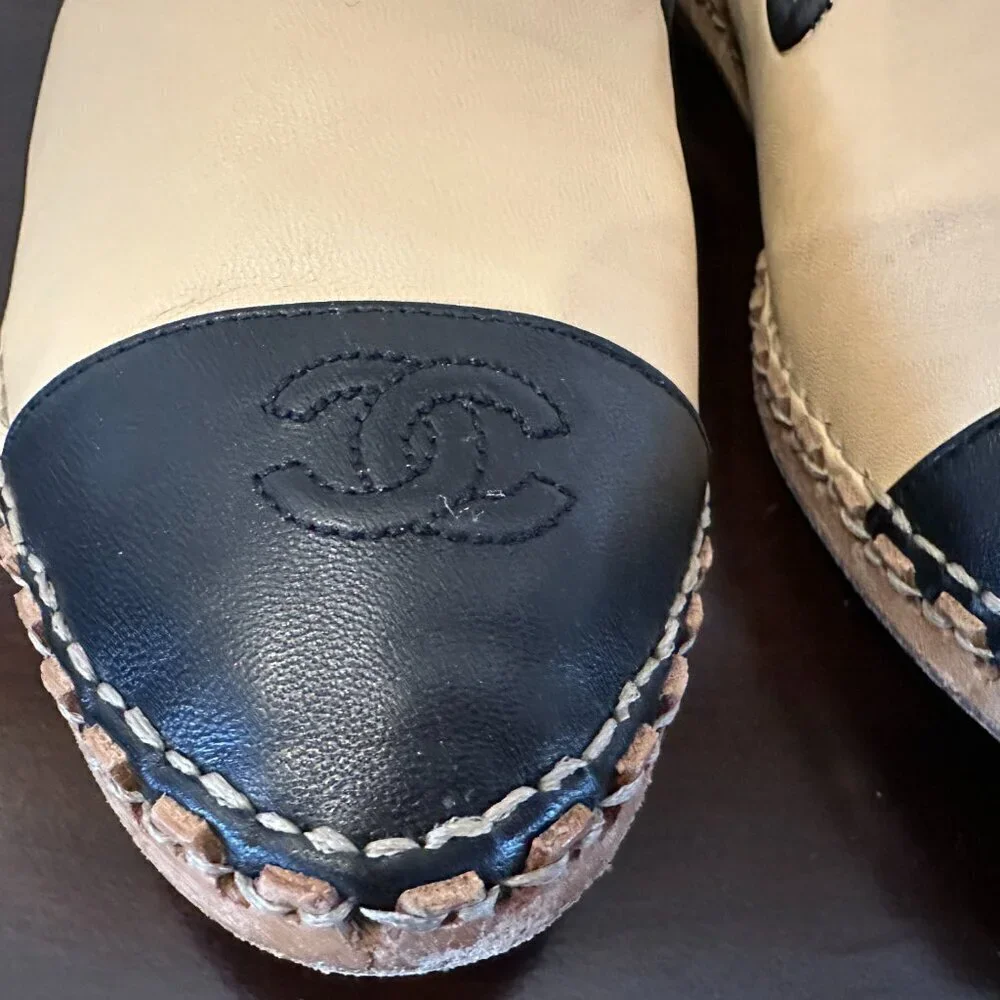 CHANEL 19C Lambskin Beige/Black Mocassins Loafers W/Box women's Size 40